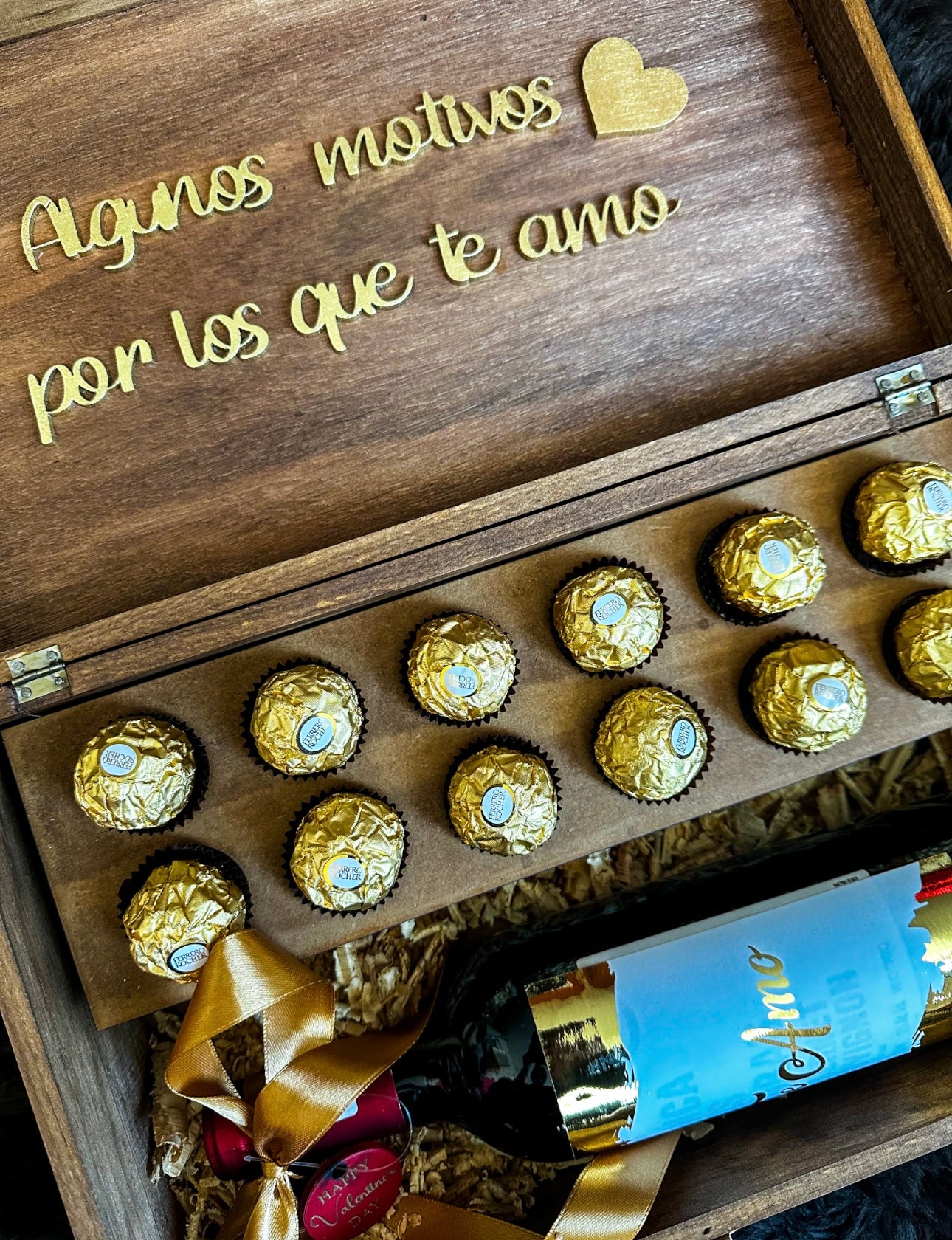 Caja 12 motivos "Te amo"/"Te quiero" + vino