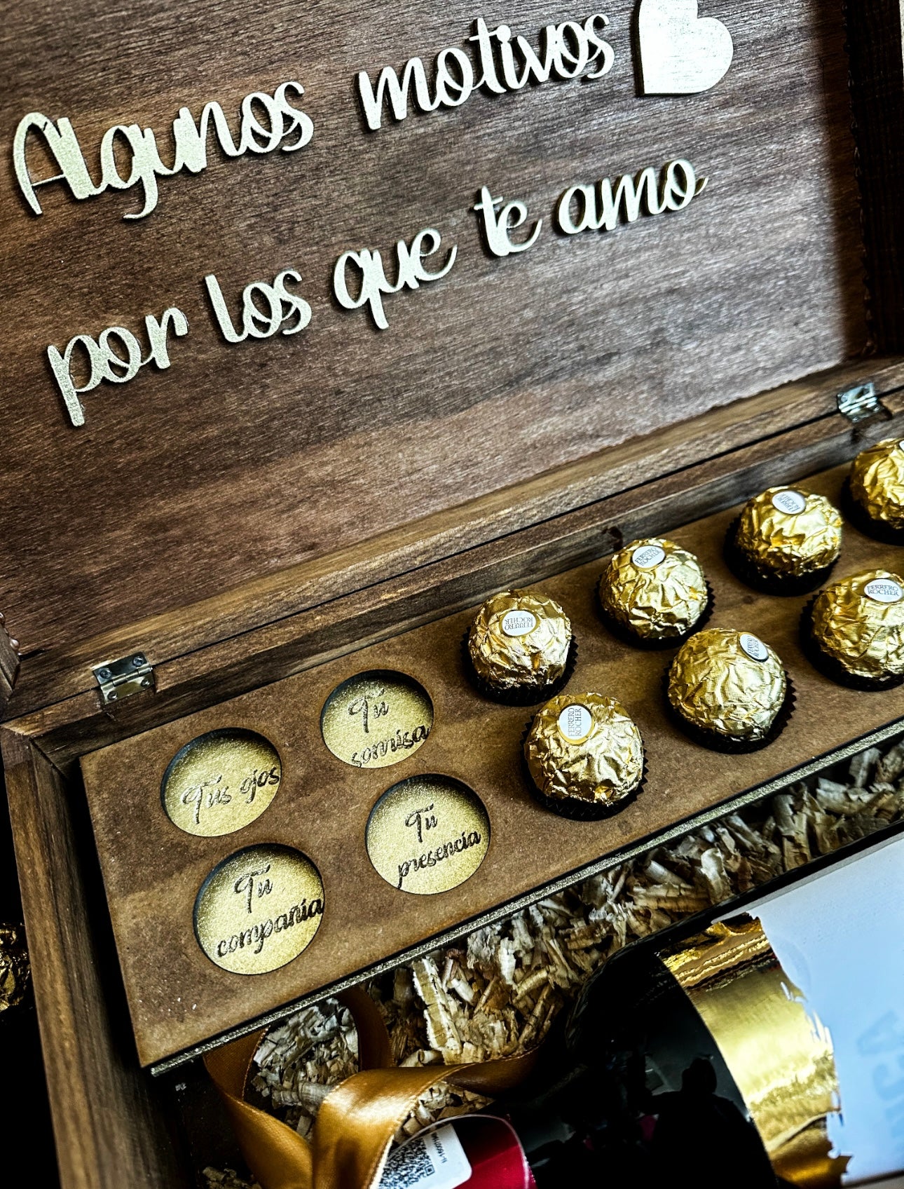 Caja 12 motivos "Te amo"/"Te quiero" + vino