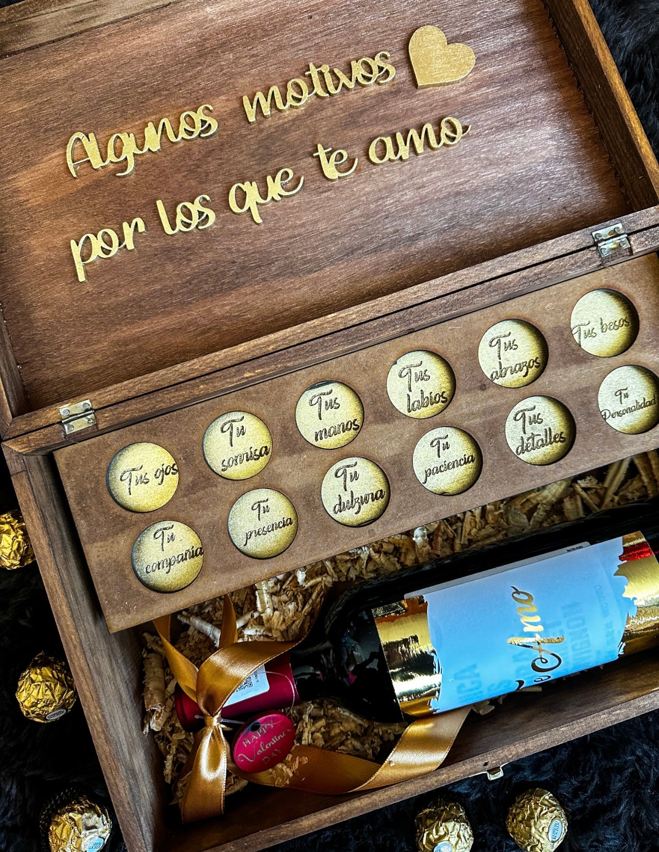 Caja 12 motivos "Te amo"/"Te quiero" + vino