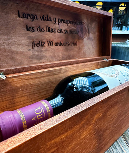 Caja de madera + vino