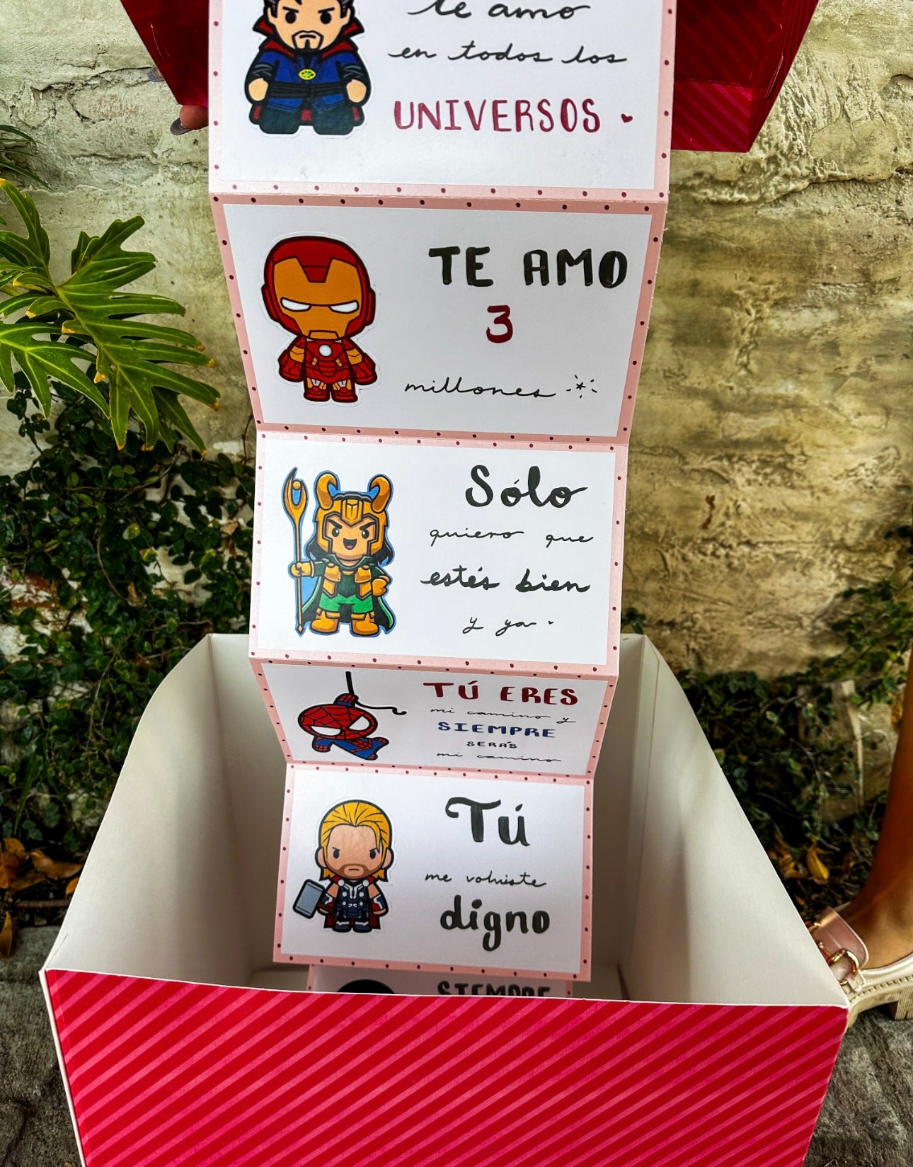 Caja Marvel personalizada con fotos